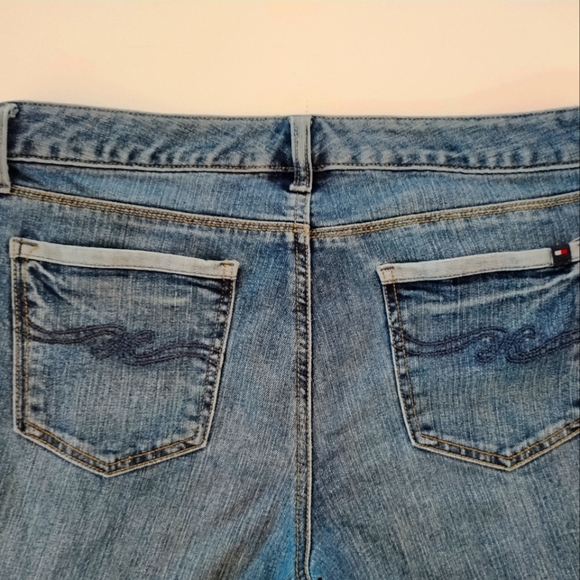 Tommy ankle crop mid-wash women's jeans. - Picture 2 of 9